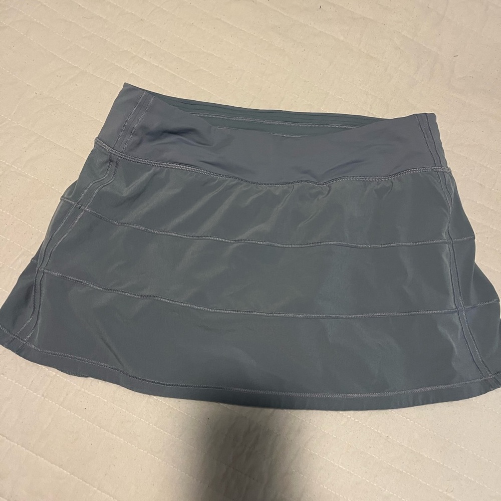 Lululemon pace rival skirt.